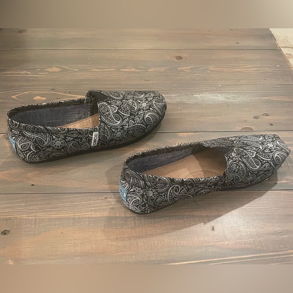 Toms Slip On Casual Classic Shoes. Like new. Worn once.